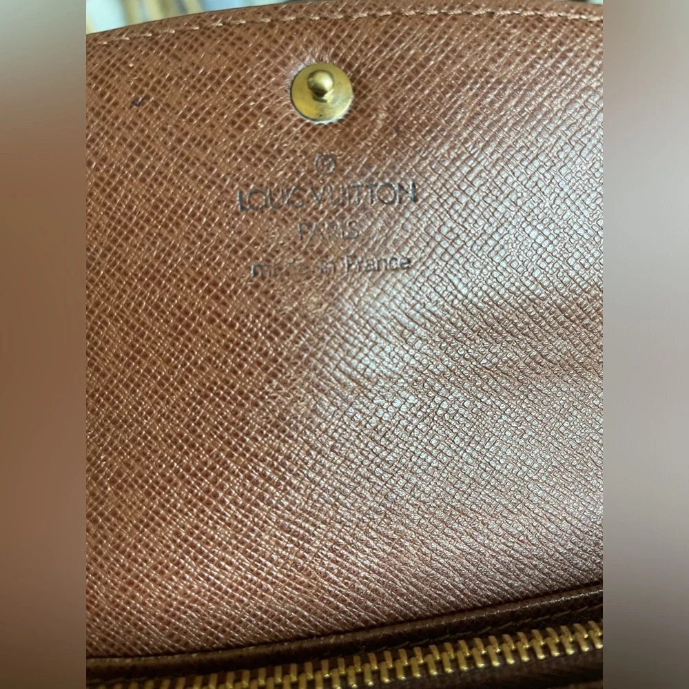 ๐ฏ Authentic Louis Vuitton Monogram Sarah Wallet on Chain - Picture 7 of 16